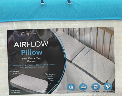 Airflow memory foam pillow